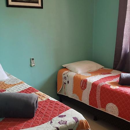 Casa De 2 Quartos No Centro De بومبينهاس المظهر الخارجي الصورة